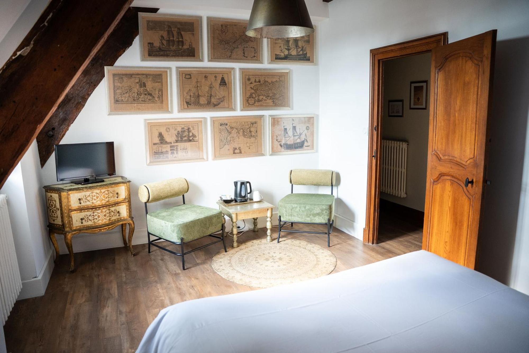 La Meffrais 1741 Bed & Breakfast Dinan Bagian luar foto
